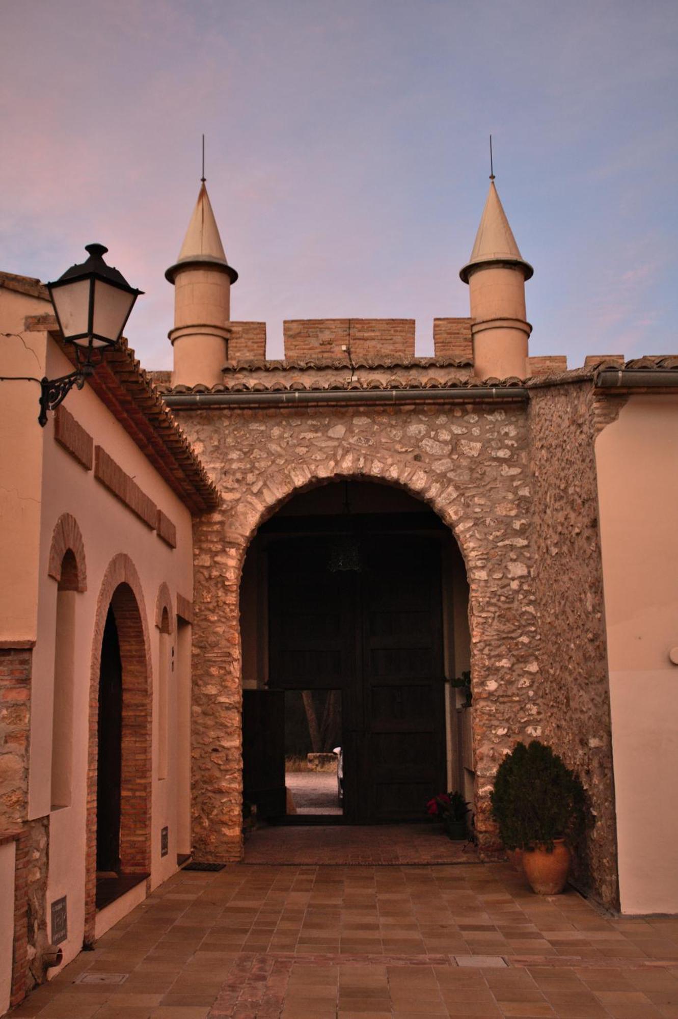 סגורבה Castillo Con Piscina En Plena Sierra Calderona מראה חיצוני תמונה